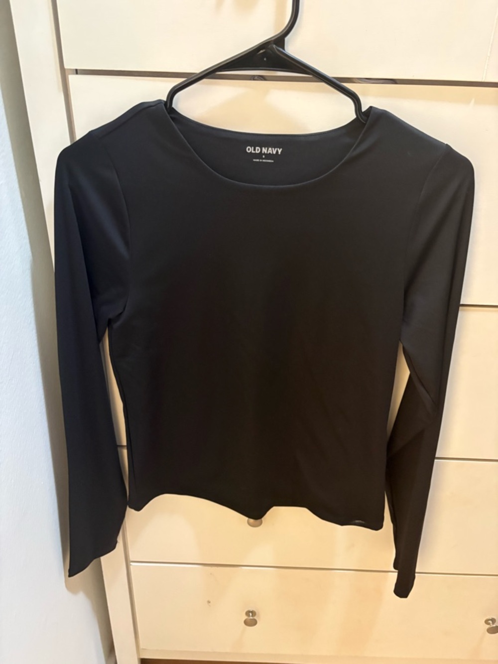 Old Navy Black Long Sleeve Crewneck Top